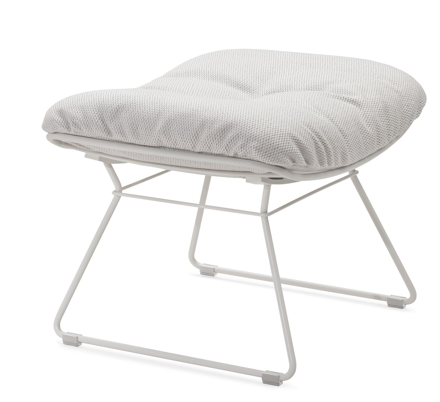 Weißer Leyasol Ottoman von Freifrau Manufaktur für den Außenbereich mit gepolsterter Sitzfläche.